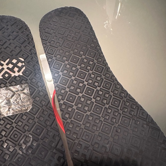 TORY BURCH, red leather thong sandal. - Picture 3 of 12